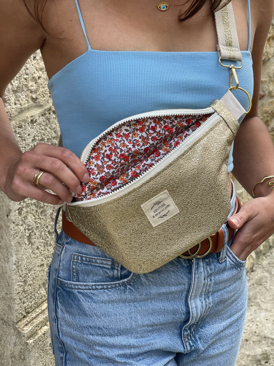 Banane simili doré brillant