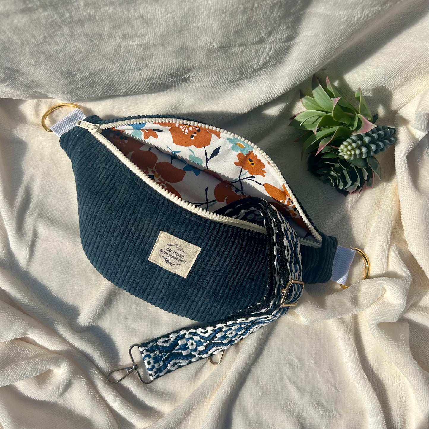 Banane velours bleu marine