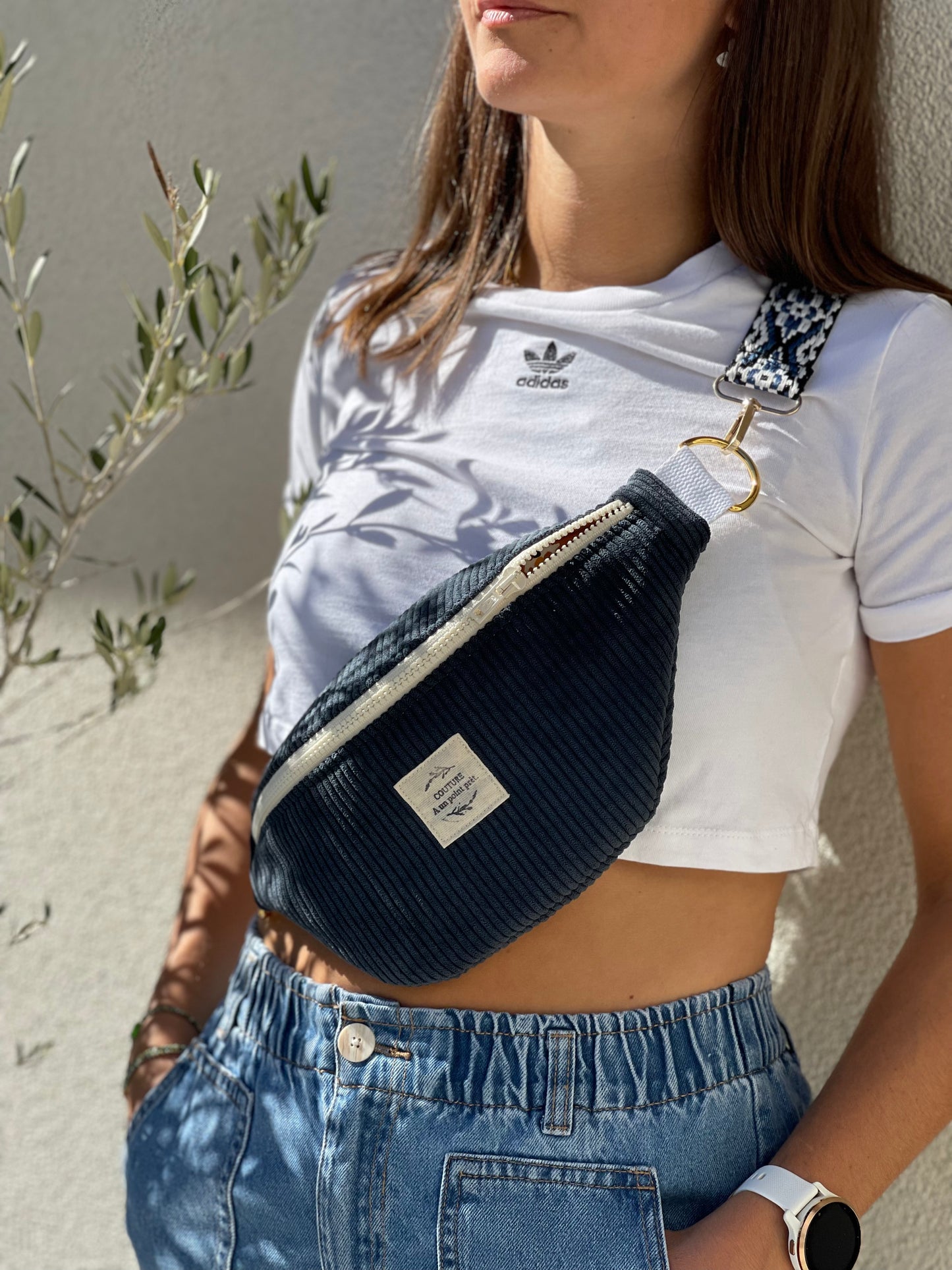 Banane velours bleu marine